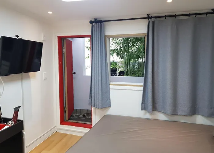 Aparthotel 6 *