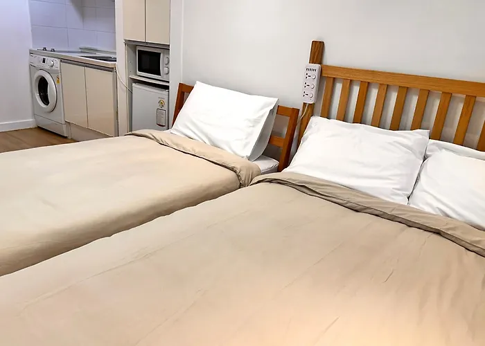 6 Aparthotel *